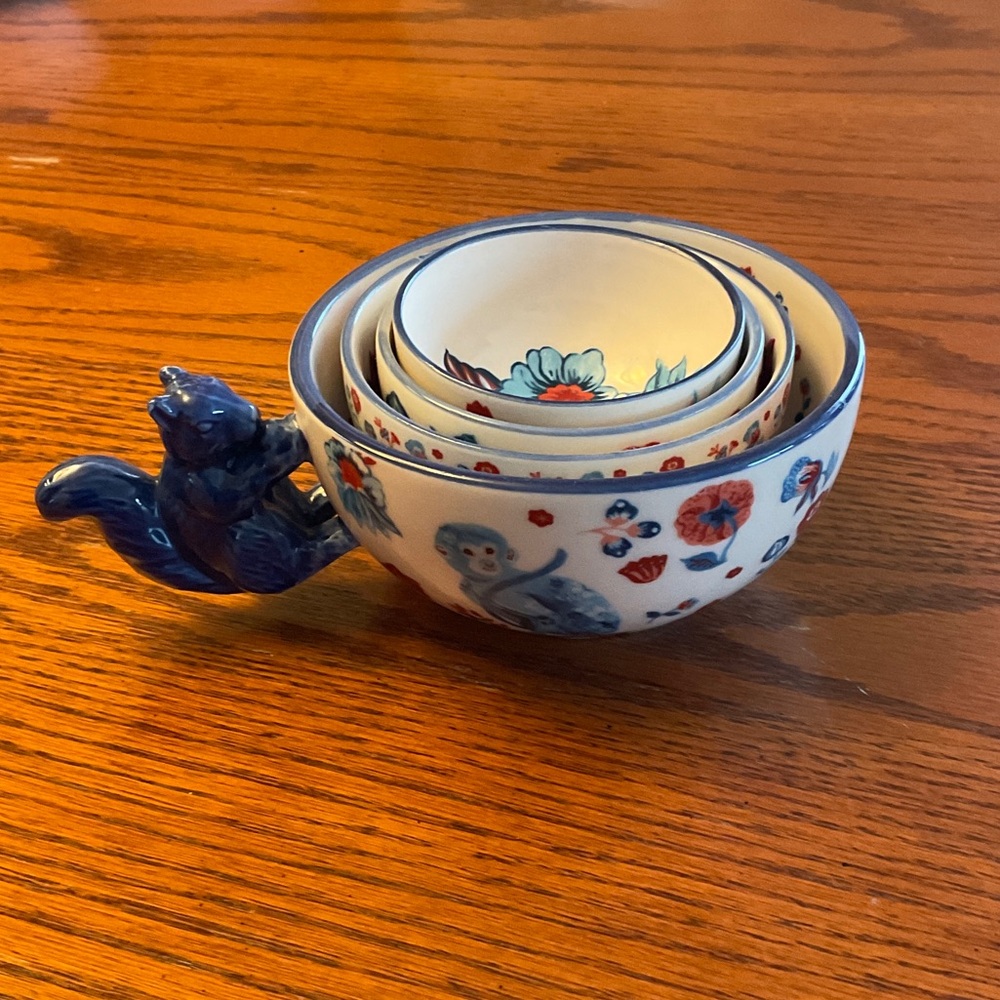 Anthropologie Floral Squirrel Handle Measuring Cup Set